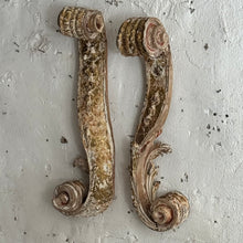Load image into Gallery viewer, Pair of Late 18th Century Rococo Giltwood Architectural Scrolls
