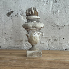 Load image into Gallery viewer, Early 19th Century French Carved Finial
