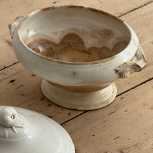 Load image into Gallery viewer, Late 19th Century French Caramelised Glazed Soupiere with Acanthus Scroll Handles &amp; Pear Finial