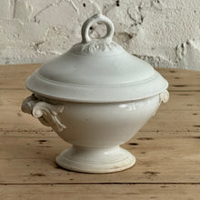Load image into Gallery viewer, Late 19th Century Small French Sarreguemines White Glazed Tureen with Acanthus Scroll