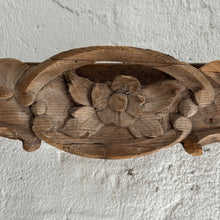 Load image into Gallery viewer, Late 18th Century Italian Wooden Shelf/Pelmet