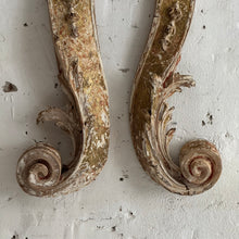 Load image into Gallery viewer, Pair of Late 18th Century Rococo Giltwood Architectural Scrolls