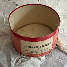 Load image into Gallery viewer, Late 19th Century French Hatbox