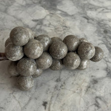 Load image into Gallery viewer, Early 20th Century Italian Alabaster Stone Grapes