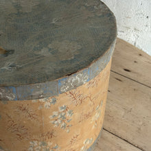 Load image into Gallery viewer, Early 19th Century French Hatbox