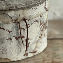 Load image into Gallery viewer, Early 19th Century French Hatbox