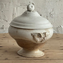 Load image into Gallery viewer, Late 19th Century French Caramelised Glazed Soupiere with Acanthus Scroll Handles &amp; Pear Finial