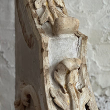 Load image into Gallery viewer, Late 18th Century Italian Wooden Corbel