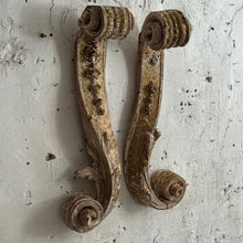 Load image into Gallery viewer, Pair of Late 18th Century Rococo Giltwood Architectural Scrolls
