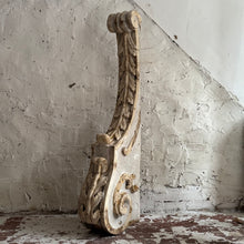 Load image into Gallery viewer, Late 18th Century Italian Wooden Corbel
