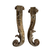Load image into Gallery viewer, Pair of Late 18th Century Rococo Giltwood Architectural Scrolls
