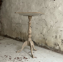 Load image into Gallery viewer, Late 19th Century Swedish Pedestal Table