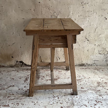 Load image into Gallery viewer, Late 18th / Early 19th Century French Table