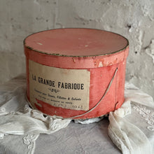 Load image into Gallery viewer, Late 19th Century French Hatbox