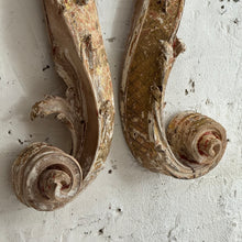 Load image into Gallery viewer, Pair of Late 18th Century Rococo Giltwood Architectural Scrolls
