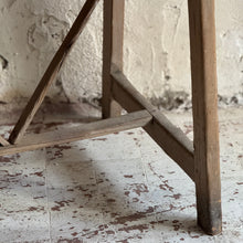Load image into Gallery viewer, Late 18th / Early 19th Century French Table