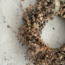 Load image into Gallery viewer, Dried Eucalyptus Wreath