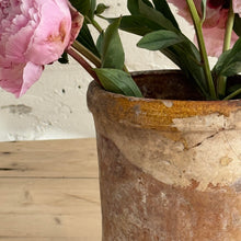 Load image into Gallery viewer, Early 19th Century Italian Pot