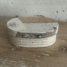 Load image into Gallery viewer, Vintage French Atelier-style Box