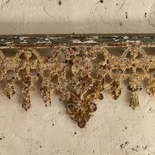 Load image into Gallery viewer, Early 19th Century French Cast Iron Balcony Cresting