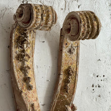 Load image into Gallery viewer, Pair of Late 18th Century Rococo Giltwood Architectural Scrolls