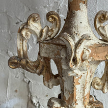 Load image into Gallery viewer, Early 19th Century Italian Gesso &amp; Gilt Pedestal Table