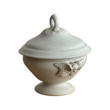 Load image into Gallery viewer, Late 19th Century Small French Sarreguemines White Glazed Tureen with Acanthus Scroll