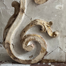 Load image into Gallery viewer, Late 18th Century Italian Wooden Corbel