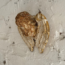 Load image into Gallery viewer, 18th Century Italian Polychrome Carved Wooden Cherub Head with Wings