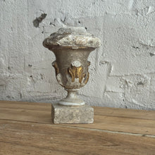 Load image into Gallery viewer, Early 19th Century French Carved Finial