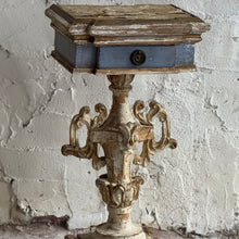 Load image into Gallery viewer, Early 19th Century Italian Gesso &amp; Gilt Pedestal Table