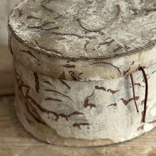 Load image into Gallery viewer, Early 19th Century French Hatbox