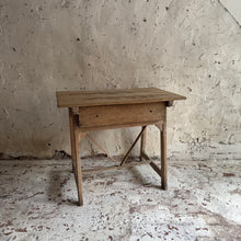 Load image into Gallery viewer, Late 18th / Early 19th Century French Table