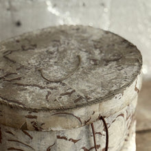 Load image into Gallery viewer, Early 19th Century French Hatbox