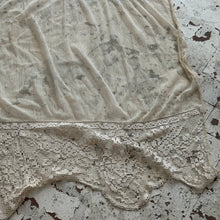 Load image into Gallery viewer, Late 19th Century French Filet Lace Curtain with Cherub Motif