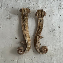 Load image into Gallery viewer, Pair of Late 18th Century Rococo Giltwood Architectural Scrolls