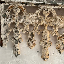 Load image into Gallery viewer, Early 19th Century French Cast Iron Balcony Cresting