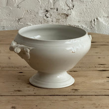 Load image into Gallery viewer, Late 19th Century French Digoin &amp; Sarreguemines Soupiere With Acanthus Scroll Handles