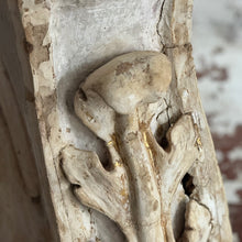 Load image into Gallery viewer, Late 18th Century Italian Wooden Corbel