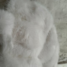 Load image into Gallery viewer, Short Blanche Faux Fur Jacket