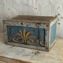 Load image into Gallery viewer, Late 18th Century French Painted &amp; Gilt Display Plinth