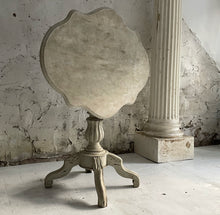 Load image into Gallery viewer, 19th Century French Pedestal Table