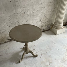 Load image into Gallery viewer, 19th Century Pedestal Table