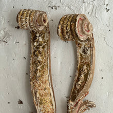 Load image into Gallery viewer, Pair of Late 18th Century Rococo Giltwood Architectural Scrolls