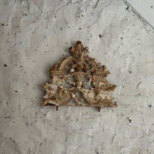 Load image into Gallery viewer, Late 18th Century French Carved Frieze