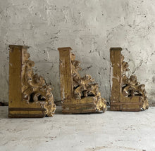 Load image into Gallery viewer, Set Of 3 Early 19th Century Italian Gilt Corbels