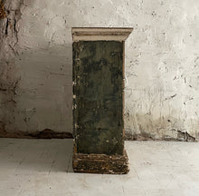 Load image into Gallery viewer, Late 18th Century French Rustic Cupboard