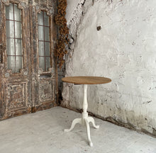 Load image into Gallery viewer, Late 19th Century French Tilt Top Table