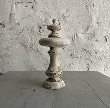 Load image into Gallery viewer, Early 19th Century French Bois Dore Finial