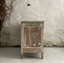 Load image into Gallery viewer, Early 19th Century French Oak Commode